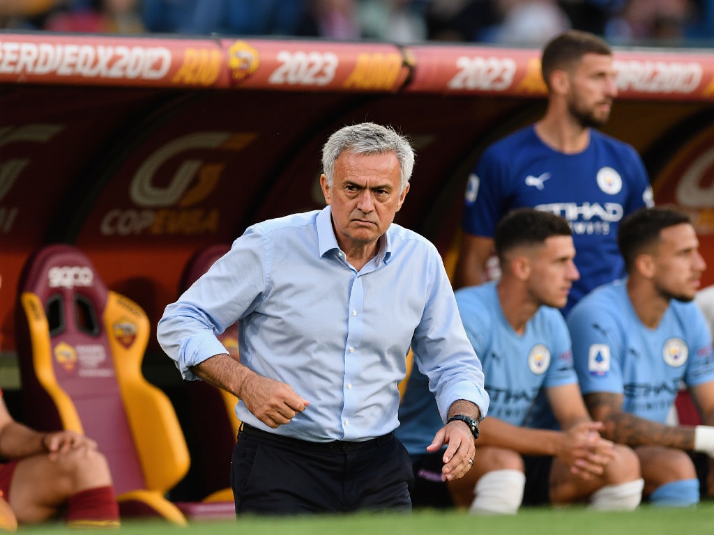 穆里尼奥的困境：资源受限与阵容疲态
作